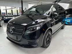 Obsidianschwarz metallic Neu 2025 Mercedes V300 Van / Kleinbus | 117.990 € (Teuer)
