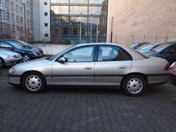 Silber Gebraucht 1995 Opel Omega Kombi | 2.500 €