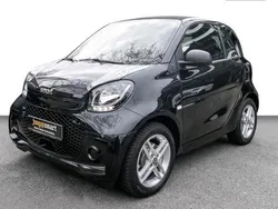 Schwarz Gebraucht 2021 Smart ForTwo Electric Drive Kleinwagen | 7.999 €