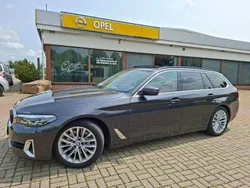 Sophistograu brillanteffekt me Gebraucht 2023 BMW 530 Luxury Line Kombi | 48.990 € (Teuer)