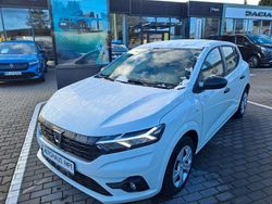 Weiß Gebraucht 2021 Dacia Sandero Essentiel Limousine | 9.479 € (Guter Preis)