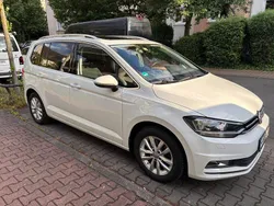 Weiß Gebraucht 2016 VW Touran Highline Van / Kleinbus | 16.500 € (Superpreis)
