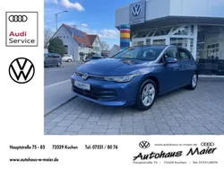 Blau Gebraucht 2024 VW Golf VIII Life Limousine | 23.560 € (Guter Preis)