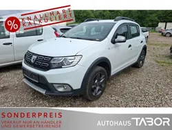 Weiß Gebraucht 2017 Dacia Sandero Celebration Kleinwagen | 6.985 € (Guter Preis)