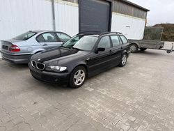 Schwarz Gebraucht 2001 BMW 318 Kombi | 999 € (Fairer Preis)