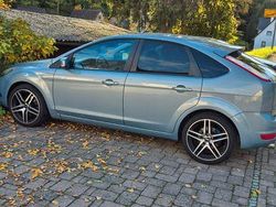 Blau Gebraucht 2009 Ford Focus Titanium Limousine | 2.600 € (Guter Preis)