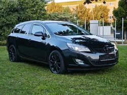 Schwarz Gebraucht 2012 Opel Astra Kombi | 2.900 € (Fairer Preis)