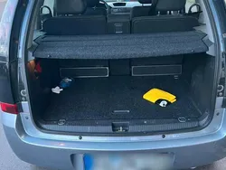 Grau Gebraucht 2006 Opel Meriva Van / Kleinbus | 3.000 €