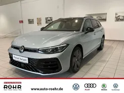 Oyster silver metallic / grena Gebraucht 2025 VW Passat IQ Drive Kombi | 59.391 € (Etwas zu teuer)