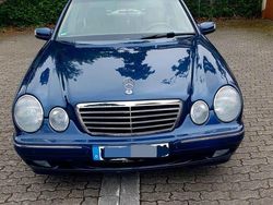 Blau Gebraucht 2000 Mercedes E240 Elegance Limousine | 7.250 €