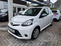 Weiß Gebraucht 2012 Toyota Aygo Cool Kleinwagen | 4.850 € (Etwas zu teuer)