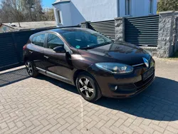 Braun Gebraucht 2015 Renault Mégane III Authentique Limousine | 8.990 € (Etwas zu teuer)