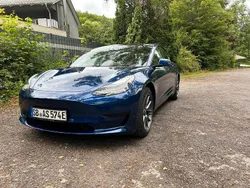 Blau Gebraucht 2022 Tesla Model 3 RWD Limousine | 29.000 € (Fairer Preis)