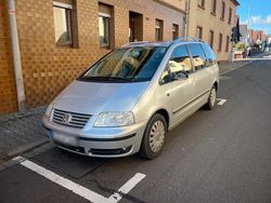 Silber Gebraucht 2025 VW Sharan Van / Kleinbus | 2.600 €