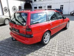 Rot Gebraucht 1998 Opel Vectra Sport Kombi | 2.550 € (Etwas zu teuer)