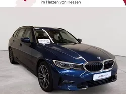 Phytonicblau metallic Gebraucht 2020 BMW 330 Sport Line Kombi | 27.190 € (Fairer Preis)