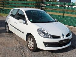 Weiß Gebraucht 2007 Renault Clio III Kleinwagen | 2.299 €