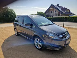 Grau Gebraucht 2012 Opel Zafira Van / Kleinbus | 5.000 €