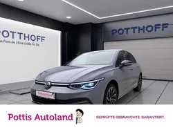 Grau Gebraucht 2023 VW Golf VIII Move Limousine | 24.777 € (Fairer Preis)