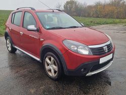 Rot Gebraucht 2011 Dacia Sandero Stepway Limousine | 2.990 € (Fairer Preis)
