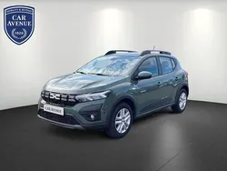 Grau (safarigrüngrau (grau)) Gebraucht 2024 Dacia Sandero Expression Kleinwagen | 18.990 € (Fairer Preis)