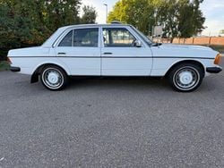 Weiß Gebraucht 1982 Mercedes 240 Limousine | 12.500 €