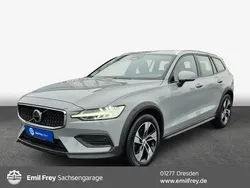 Vapour grey metallic Gebraucht 2024 Volvo V60 CC Plus Kombi | 41.600 € (Guter Preis)