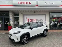 Weiss Gebraucht 2024 Toyota Yaris Hybrid Sport | 32.980 € (Etwas zu teuer)