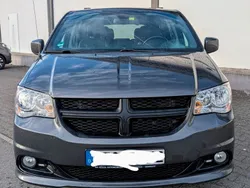 Grau Gebraucht 2018 Dodge Grand Caravan Van / Kleinbus | 16.990 € (Guter Preis)