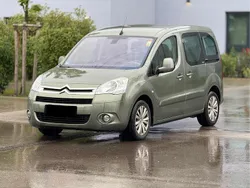 Grün Gebraucht 2010 Citroën Berlingo Van / Kleinbus | 3.300 € (Guter Preis)
