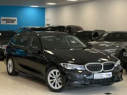 Schwarz ii Gebraucht 2022 BMW 318 Advantage Kombi | 22.979 € (Guter Preis)