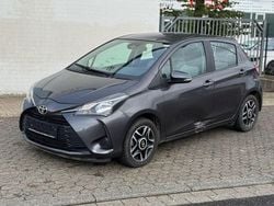 Grau Gebraucht 2020 Toyota Yaris Basis Kleinwagen | 9.999 €