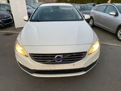 Weiß Gebraucht 2016 Volvo V60 Momentum Kombi | 9.999 € (Guter Preis)