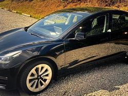 Schwarz Gebraucht 2022 Tesla Model 3 Limousine | 32.500 € (Etwas zu teuer)