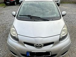 Silber Gebraucht 2009 Toyota Aygo Kleinwagen | 2.300 €