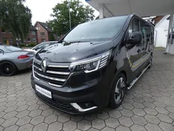 Schwarz midnight Gebraucht 2023 Renault Trafic Life Van | 38.990 € (Etwas zu teuer)