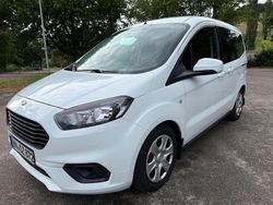 Weiß Gebraucht 2021 Ford Tourneo Courier Trend Van / Kleinbus | 9.100 € (Guter Preis)
