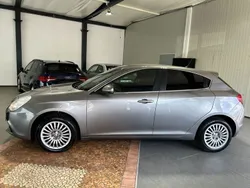 Grau Gebraucht 2012 Alfa Romeo Giulietta Turismo Kleinwagen | 7.990 € (Etwas zu teuer)
