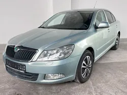 Grau Gebraucht 2009 Skoda Octavia Ambiente Limousine | 5.999 € (Fairer Preis)