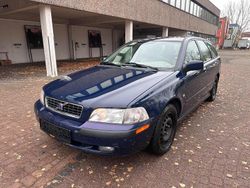 Blau Gebraucht 2002 Volvo V40 Kombi | 1.500 €