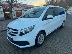Weiß Gebraucht 2023 Mercedes V220 Van / Kleinbus | 31.990 € (Guter Preis)