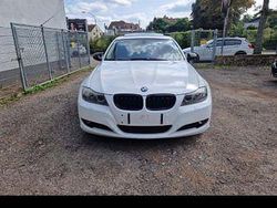 Weiß Gebraucht 2009 BMW 325 Limousine | 6.350 € (Fairer Preis)
