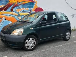 Grün Gebraucht 2001 Toyota Yaris Kleinwagen | 750 €