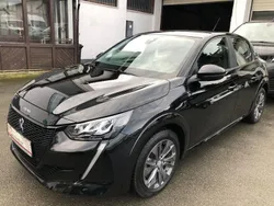 Schwarz Gebraucht 2021 Peugeot e-208 Active Kleinwagen | 14.990 € (Fairer Preis)