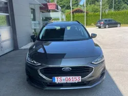 Magneticgrau (metallic) Gebraucht 2022 Ford Focus Cool & Connect Limousine | 15.200 € (Superpreis)
