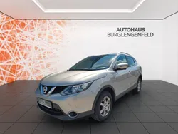 Grau Gebraucht 2015 Nissan Qashqai 360º SUV | 12.990 € (Fairer Preis)