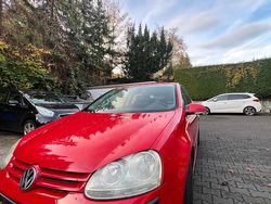 Rot Gebraucht 2006 VW Golf V Kleinwagen | 2.100 €