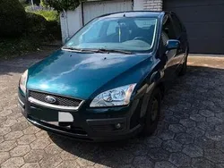 Grün Gebraucht 2008 Ford Focus Limousine | 800 € (Superpreis)