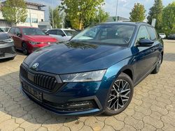 Blau Gebraucht 2022 Skoda Octavia Clever Limousine | 23.900 € (Guter Preis)