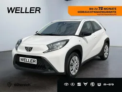 Weiss Gebraucht 2022 Toyota Aygo X-play Kleinwagen | 12.980 € (Fairer Preis)